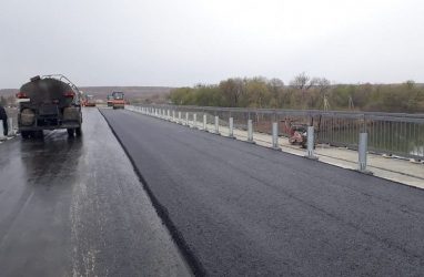 Новый мост в село Кроуновка заасфальтировали