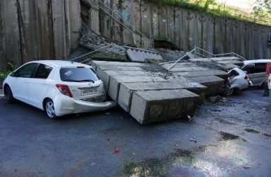 Машины всмятку: власти Владивостока компенсируют ущерб автовладельцам