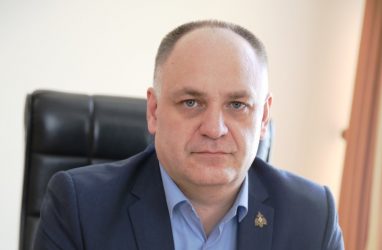 Сын Виктора Черепкова неожиданно уволился из администрации Владивостока