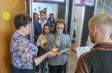 В Приморье педагогам начали выплачивать за работу на ЕГЭ-2019