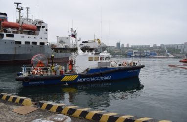 Морская спасательная служба провела учение в порту Владивосток