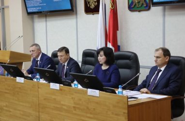 Приморские депутаты одобрили закон о преобразовании краевой администрации в правительство