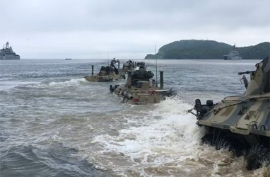 В праздновании Дня ВМФ во Владивостоке задействуют два больших десантных корабля