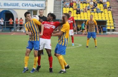Футболисты «Луча» и «Спартака-2» забили друг другу шесть голов
