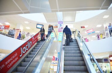 Ростехнадзор выявил нарушения в крупном торговом центре в Приморье