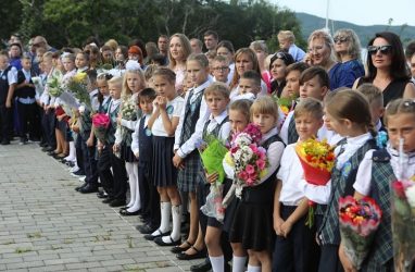 В Приморье школьные линейки 1 сентября пройдут в присутствии родителей