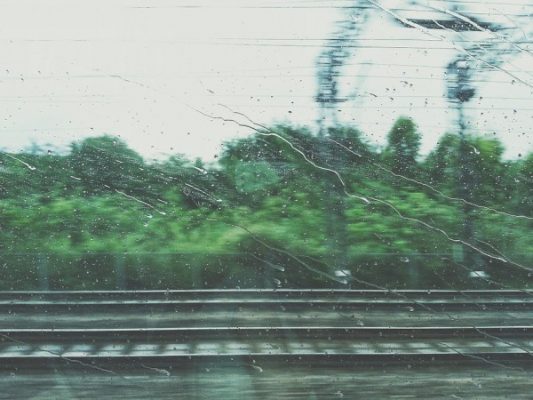 Поезд, окно поезда, электричка, дождь, в пути, в дороге, ЖД, рельсы, дорога