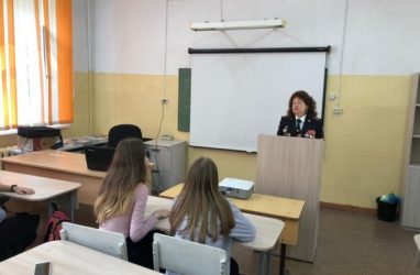В школах и лицеях Владивостока провели серию уроков, посвящённых Дню борьбы с терроризмом