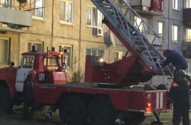 Причиной обрушения в жилом доме в Приморье мог стать взрыв водонагревателя — СМИ