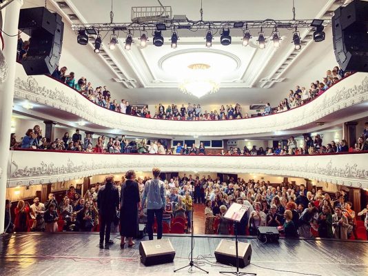 Публика на концерте Веры Полозковой. Фото из инстаграма поэтессы