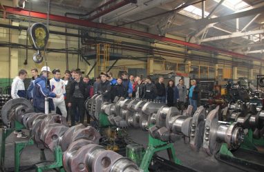 Подъёмные передвижные столы: выбор оборудования для эффективной работы