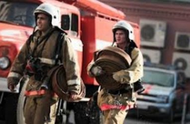 Во Владивостоке 30 пожарных тушили электрощит