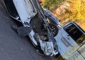 Шокирующее ДТП в Приморье: у перевернувшейся иномарки вырвало колесо