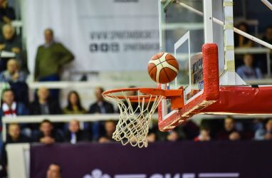 Баскетболисты «Спартака-Приморье» обыграли действующего чемпиона