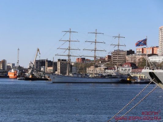 "Надежда", порт Владивосток, парусное судно