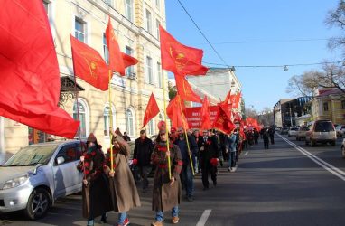 «Вся власть – трудовому народу!»: 102-ю годовщину Великой Октябрьской социалистической революции отметили во Владивостоке