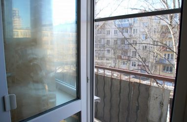 После вмешательства судебных приставов во Владивостоке демонтировали балкон
