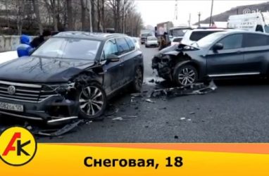 Lexus, BMW и Volkswagen попали в жёсткое ДТП во Владивостоке