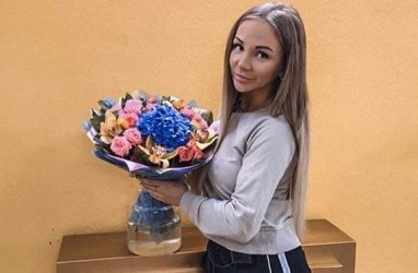 Девушку из Владивостока завалили цветами на «Доме-2»
