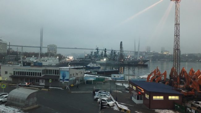 Золотой Рог, порт Владивосток, корабли, зимний туман