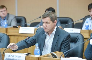 Экс-мэр Владивостока Веркеенко продал свою долю в старом терминале аэропорта