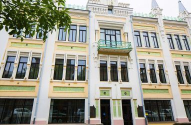 Во Владивостоке отремонтируют кровлю Пушкинского театра