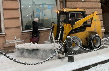 Жители Владивостока оказались возмущены тем, как город чистят от снега