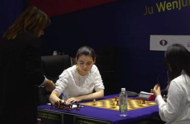 Китаянка разгромила россиянку в десятой партии матча за звание чемпионки мира по шахматам