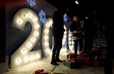 Массовые новогодние гулянья прошли в последний день 2019 года во Владивостоке