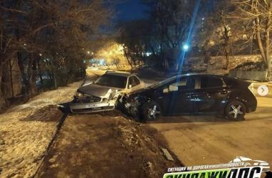 Четыре машины разбились в массовом ДТП во Владивостоке