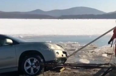 Появились объявления о восстановлении утопленных авто после инцидента на острове Русский