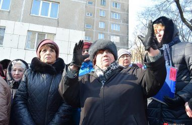 «Если мы все под этими плитами подохнем?!»: очередное собрание против стройки прошло во Владивостоке