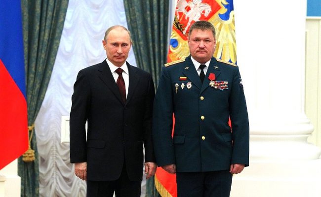 Владимир Путин и Валерий Асапов в 2013 году