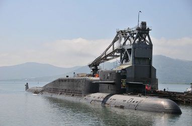 В Приморье с утилизируемой атомной подводной лодки демонтируют оборудование