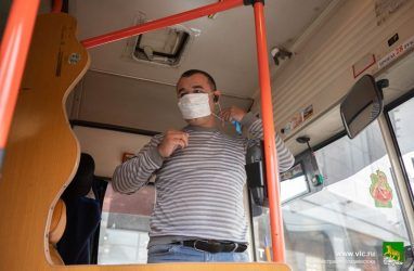 Во Владивостоке водители автобусов получили право не обслуживать пассажиров без масок