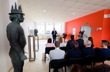 Холл с работами приморского скульптора Валерия Ненаживина открыли во Владивостоке