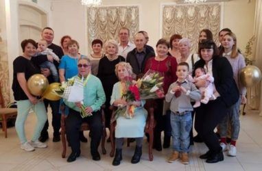С полувековым юбилеем семейной жизни поздравили супругов во Владивостоке