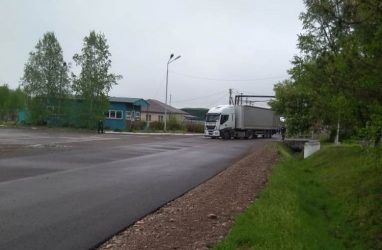 К российско-китайской границе грузовики стали пускать по новым правилам