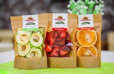 Студенты ДВФУ запустили производство и продажу эко-снеков из натуральных фруктов