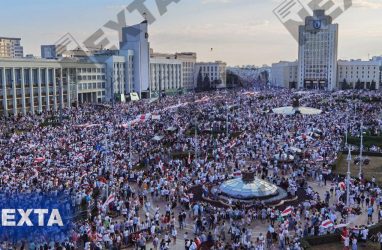 «Море людей»: самый массовый митинг в истории проходит в Белоруссии
