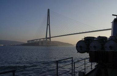 Мост на остров Русский закрыли для движения до вечера среды