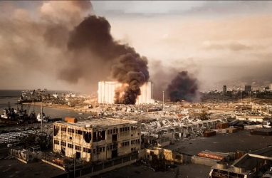 «Как в Хиросиме»: мощный взрыв в Бейруте шокировал людей по всему миру