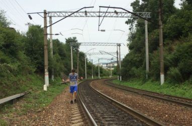 Транспортные полицейские Владивостока предотвратили несчастный случай на железной дороге