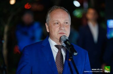 Во Владивостоке торжественно открыли сквер Игнатьева — видео, фото