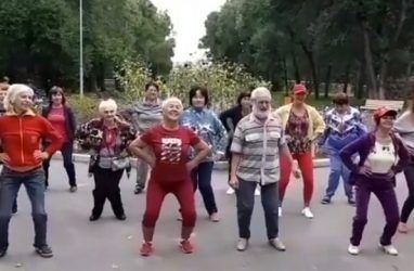 Тысячи просмотров собрало «зажигательное» видео пенсионеров из Приморья