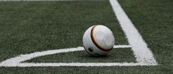 Футбол, футбольный мяч, поле. Фото - pixabay