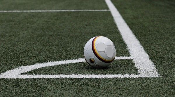 Футбол, футбольный мяч, поле. Фото - pixabay