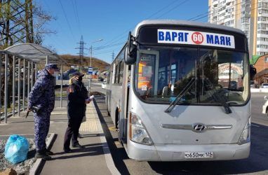 Во Владивостоке сняли с линии автобус за отсутствие отметки о дезинфекции