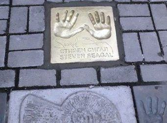 «Руки» Стивена Сигала пополнили «Аллею звёзд» во Владивостоке
