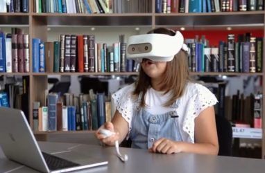 В ДВФУ представили уникальный VR-тренажер по обучению английскому языку — видео